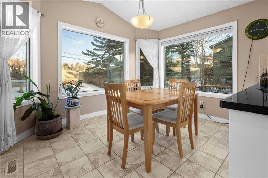 22 Varsity Estates Close NW - 13