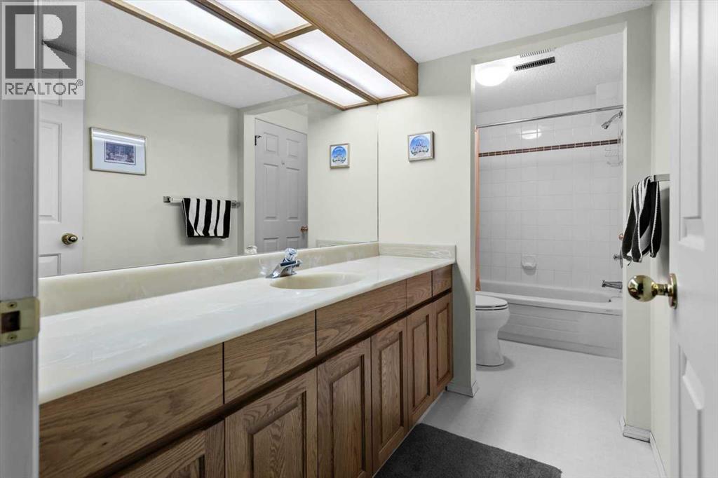 22 Varsity Estates Close NW - 39