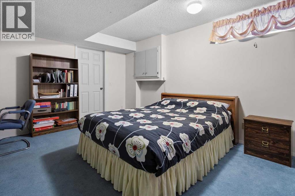 22 Varsity Estates Close NW - 37
