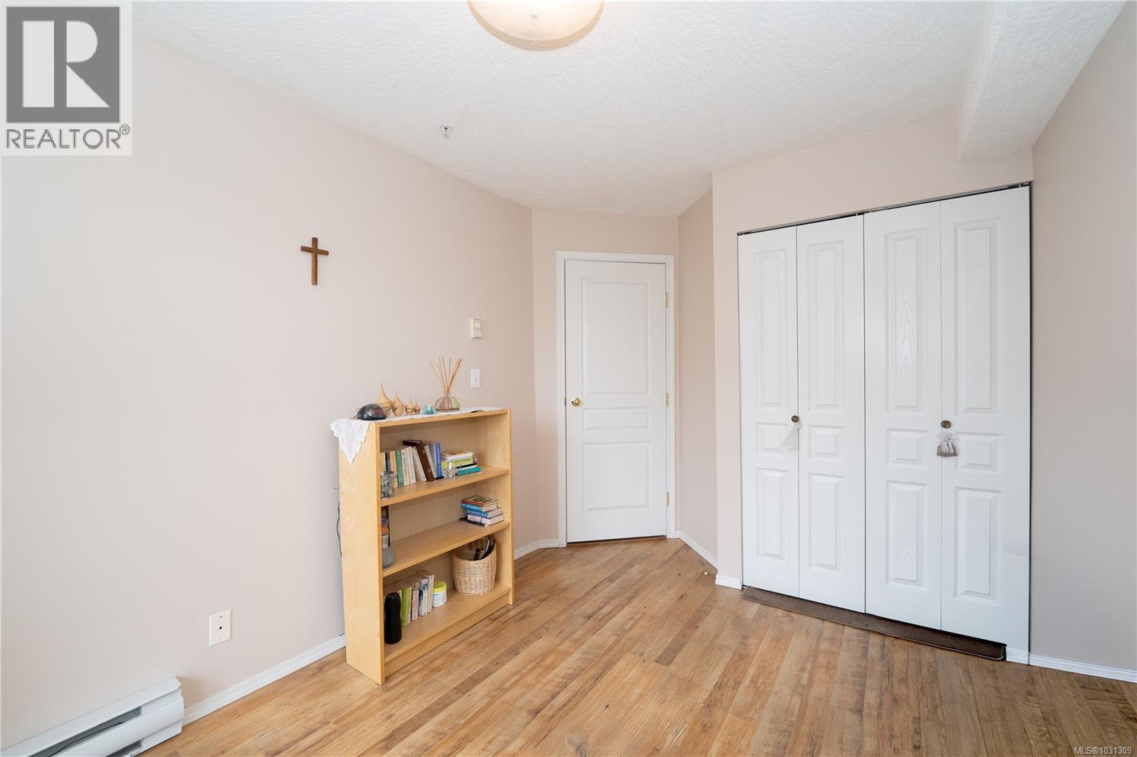 #307 2527 Quadra St - 17
