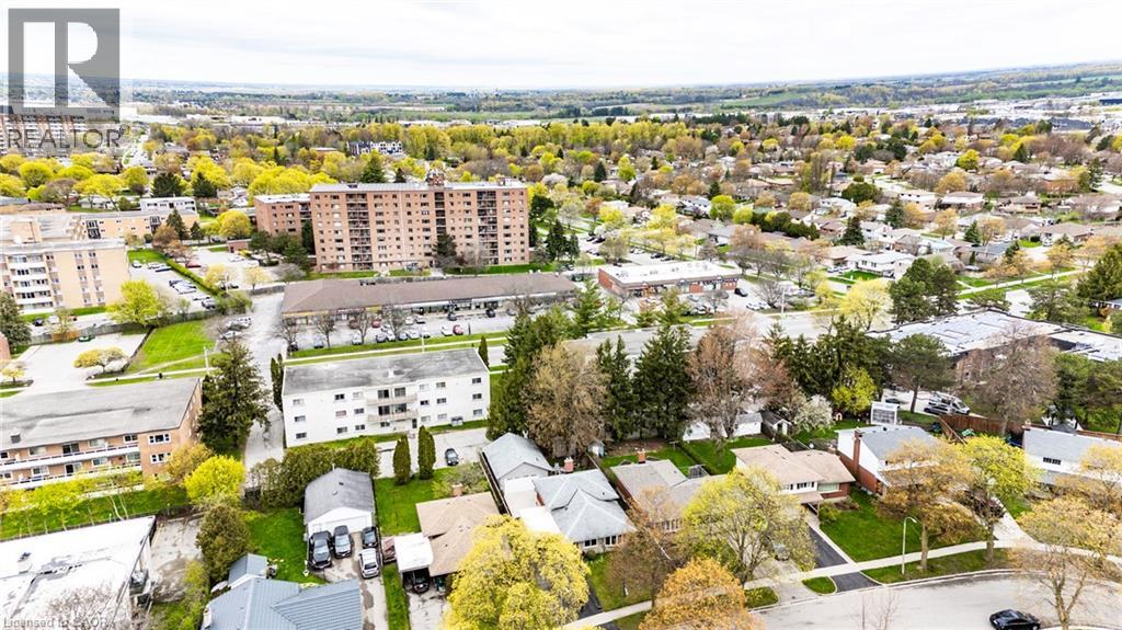 18 QUEENSTON Crescent - 40