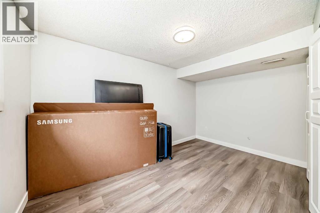 12 Rundleson Way NE - 36