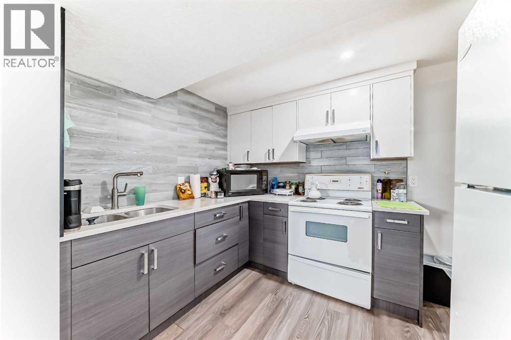12 Rundleson Way NE - 32