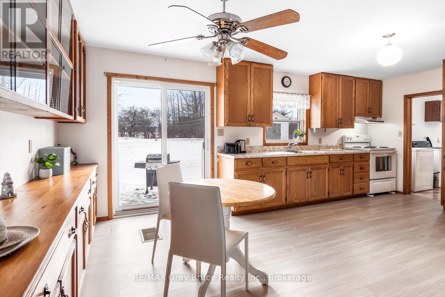 26 MAPLE GOLF CRESCENT - 8