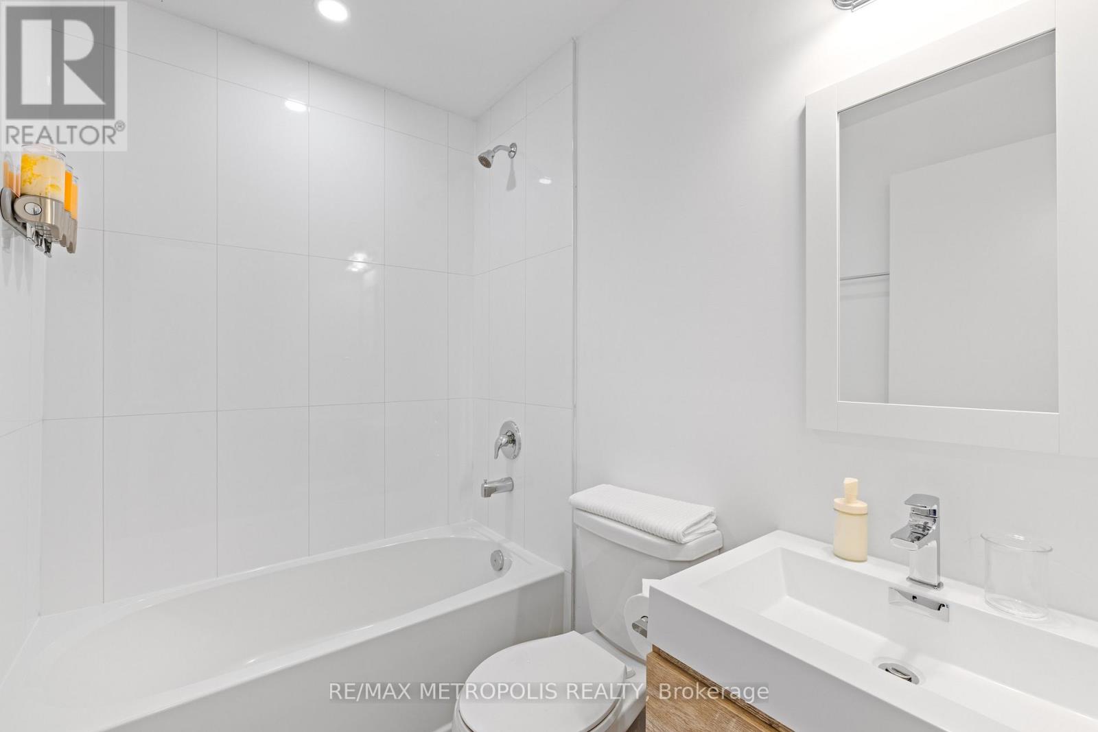 449 LANSDOWNE AVENUE - 11
