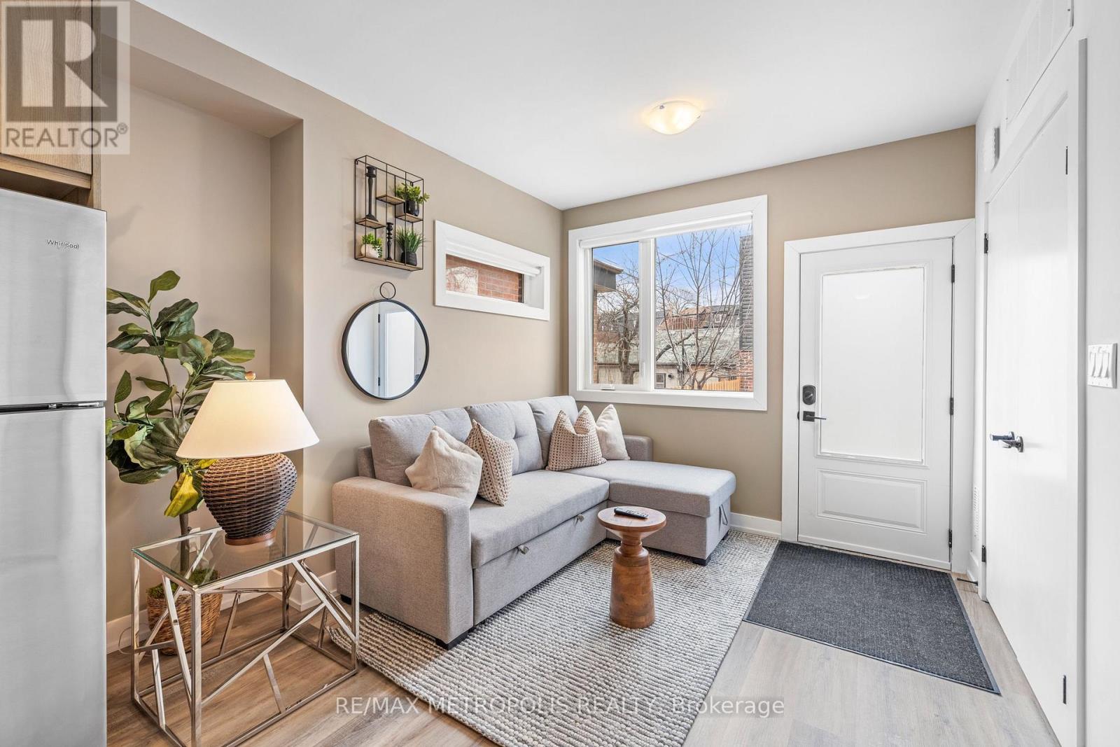 449 LANSDOWNE AVENUE - 13