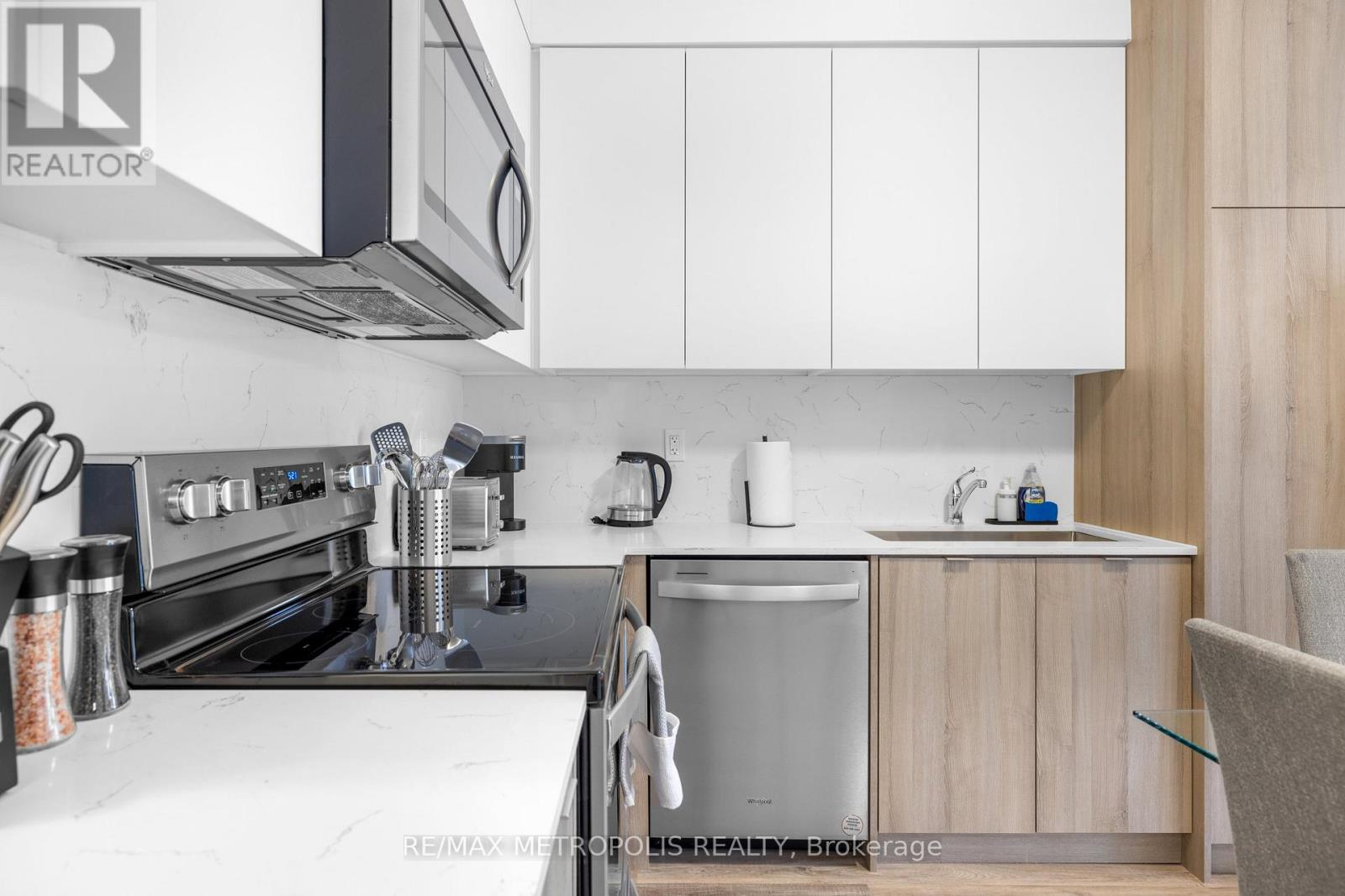 449 LANSDOWNE AVENUE - 15