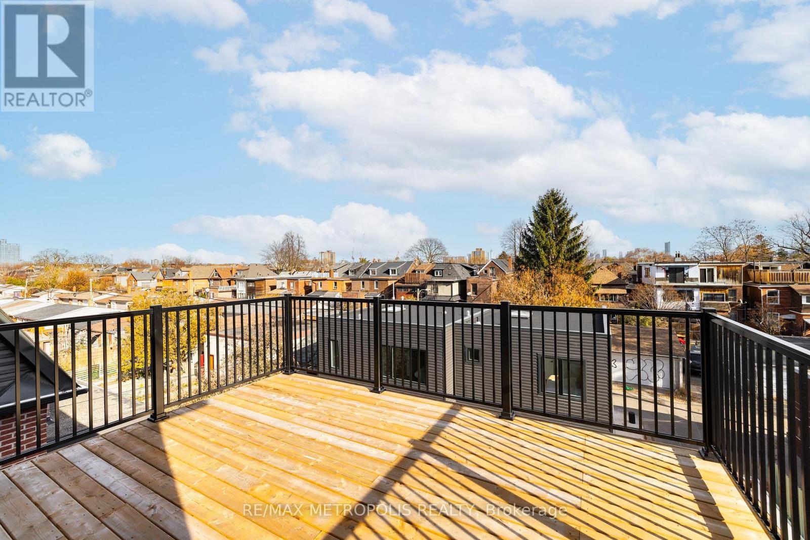 447 LANSDOWNE AVENUE - 10