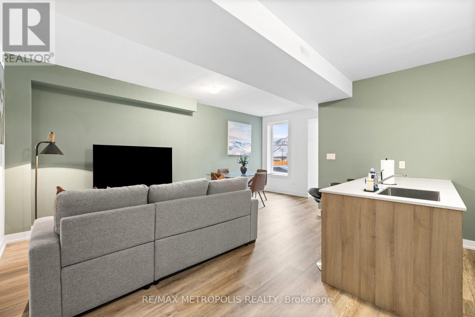 447 LANSDOWNE AVENUE - 12