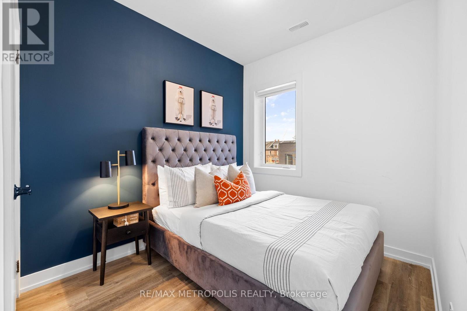 447 LANSDOWNE AVENUE - 7