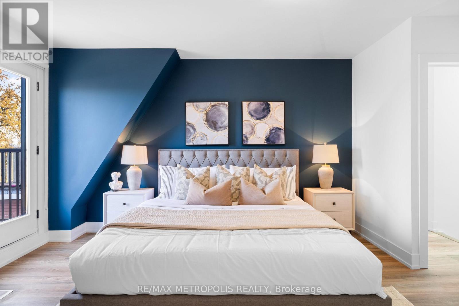 447 LANSDOWNE AVENUE - 8