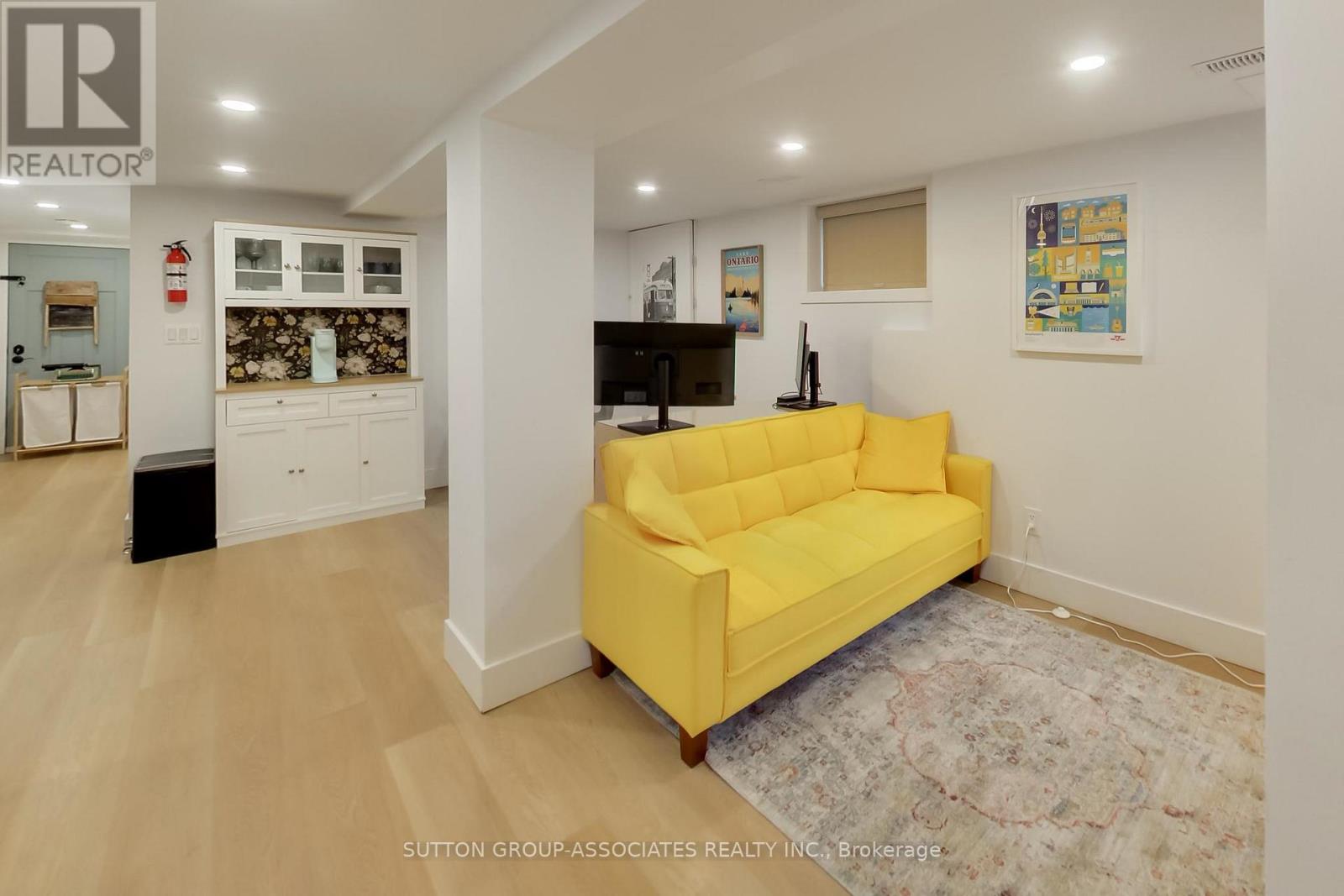 238 LAUDER AVENUE - 33