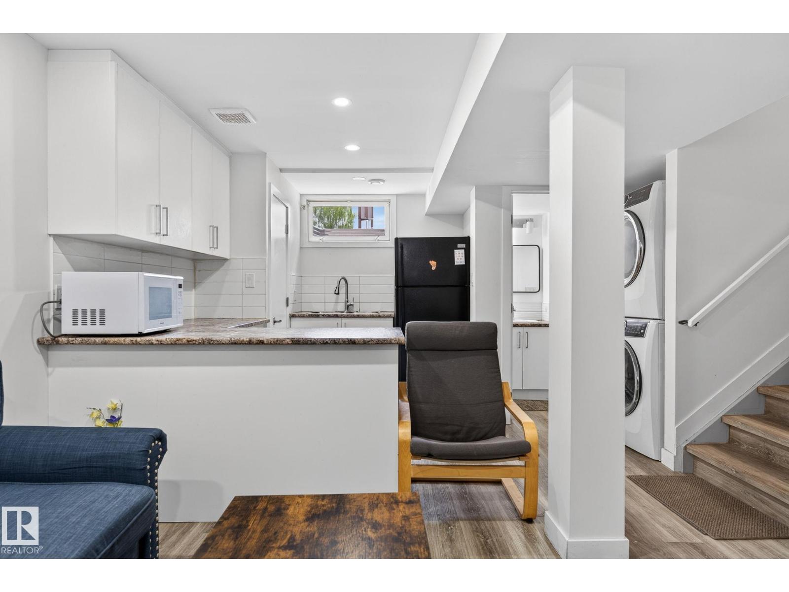 #53 7604 29 AV NW - 23