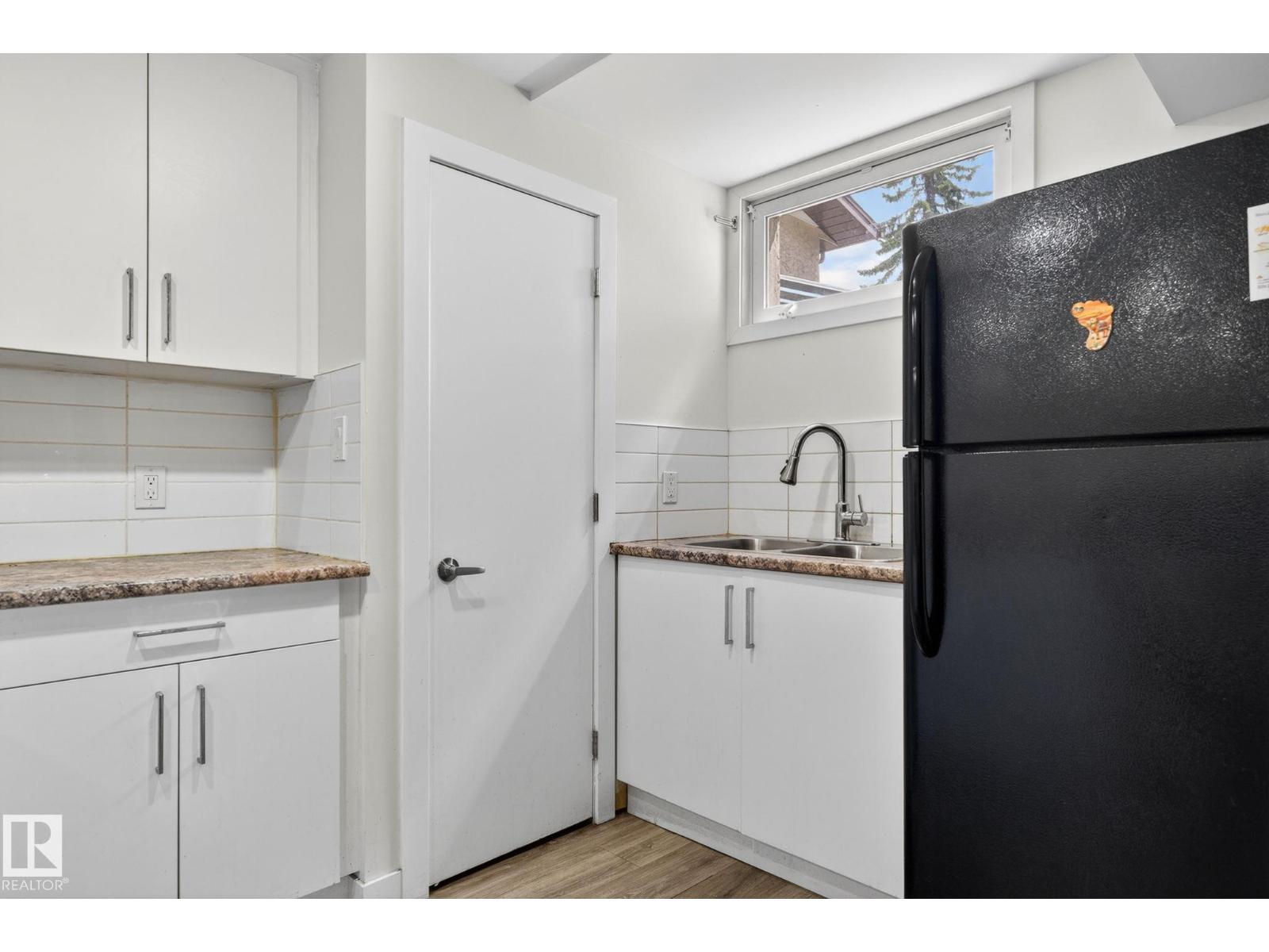 #53 7604 29 AV NW - 27