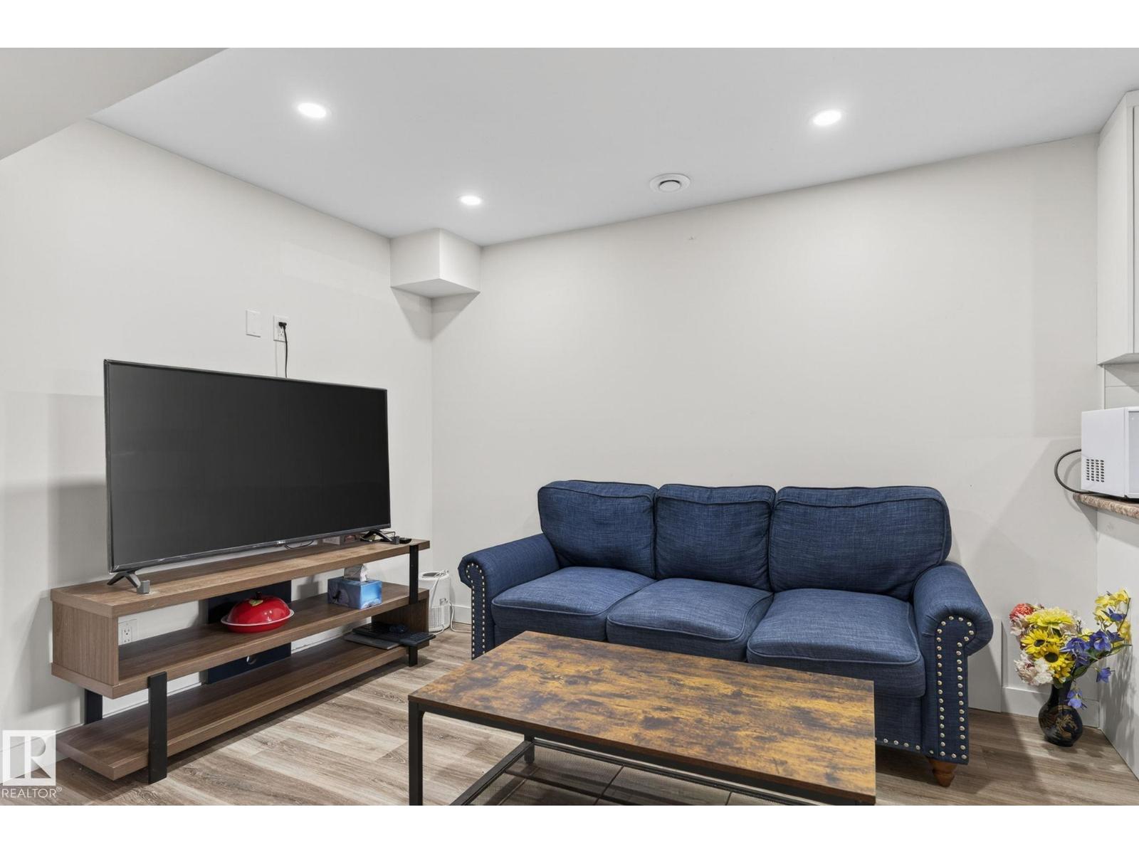 #53 7604 29 AV NW - 26