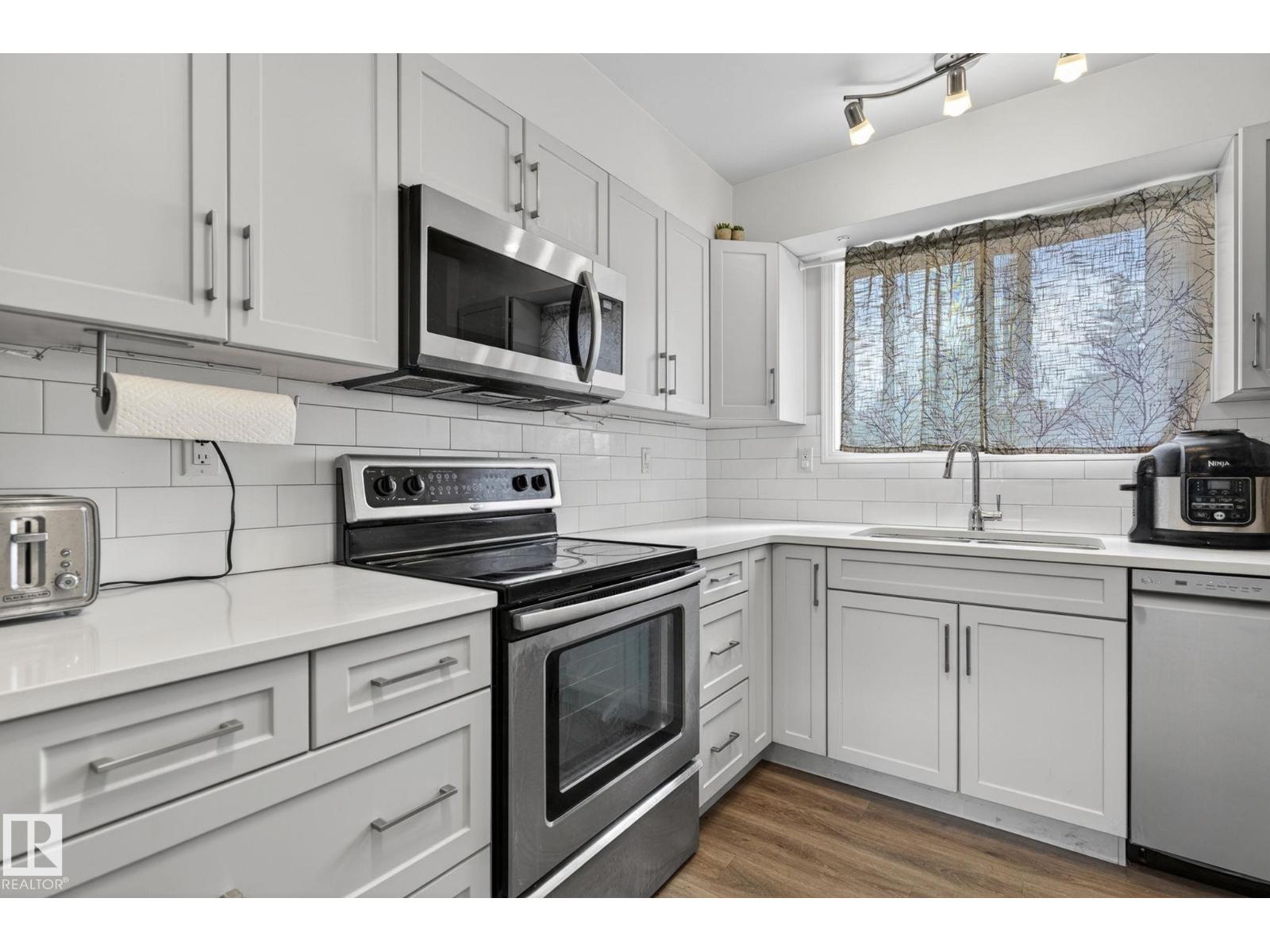 #53 7604 29 AV NW - 4