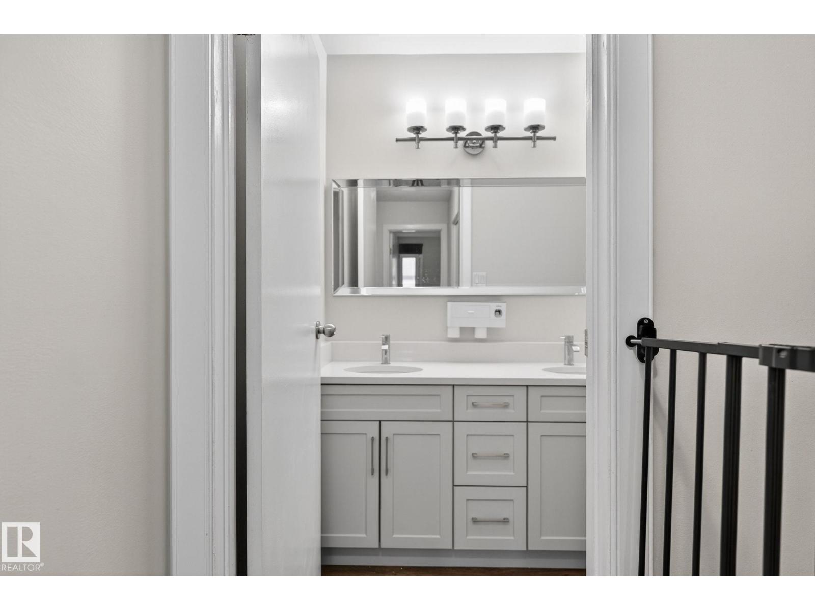 #53 7604 29 AV NW - 14