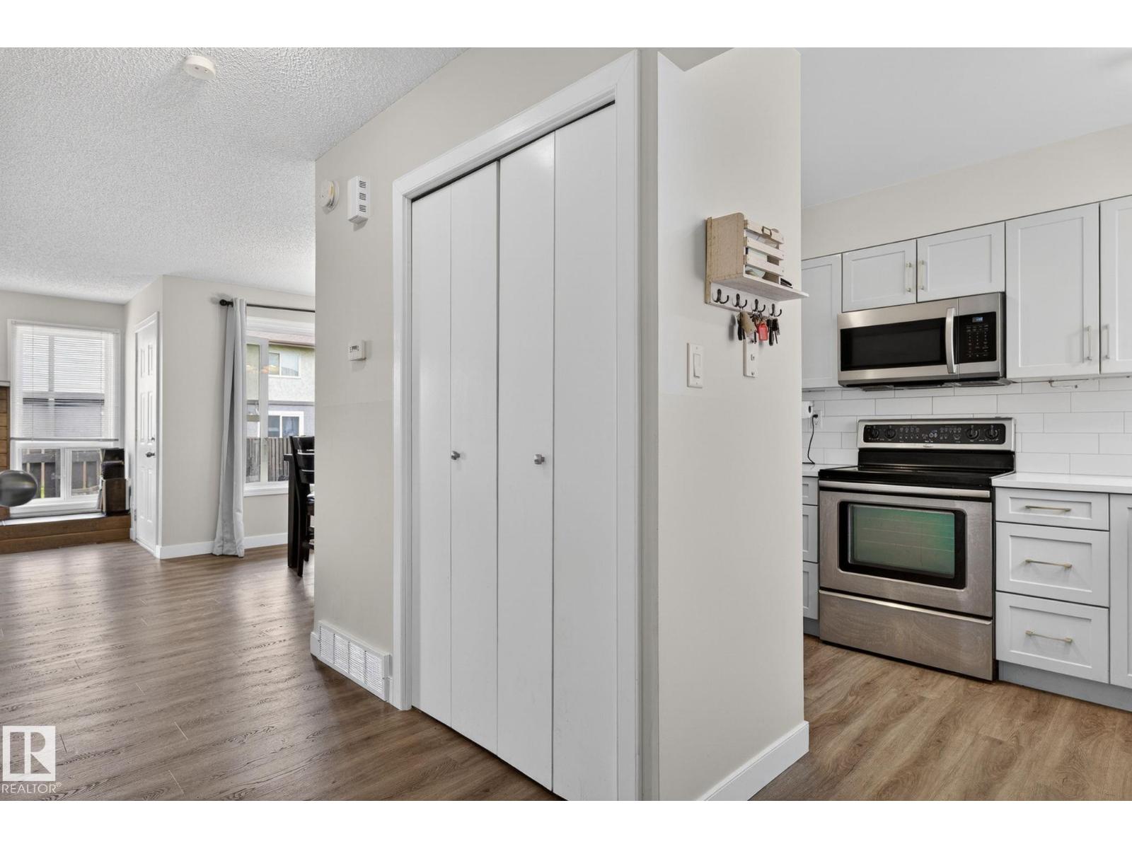 #53 7604 29 AV NW - 10