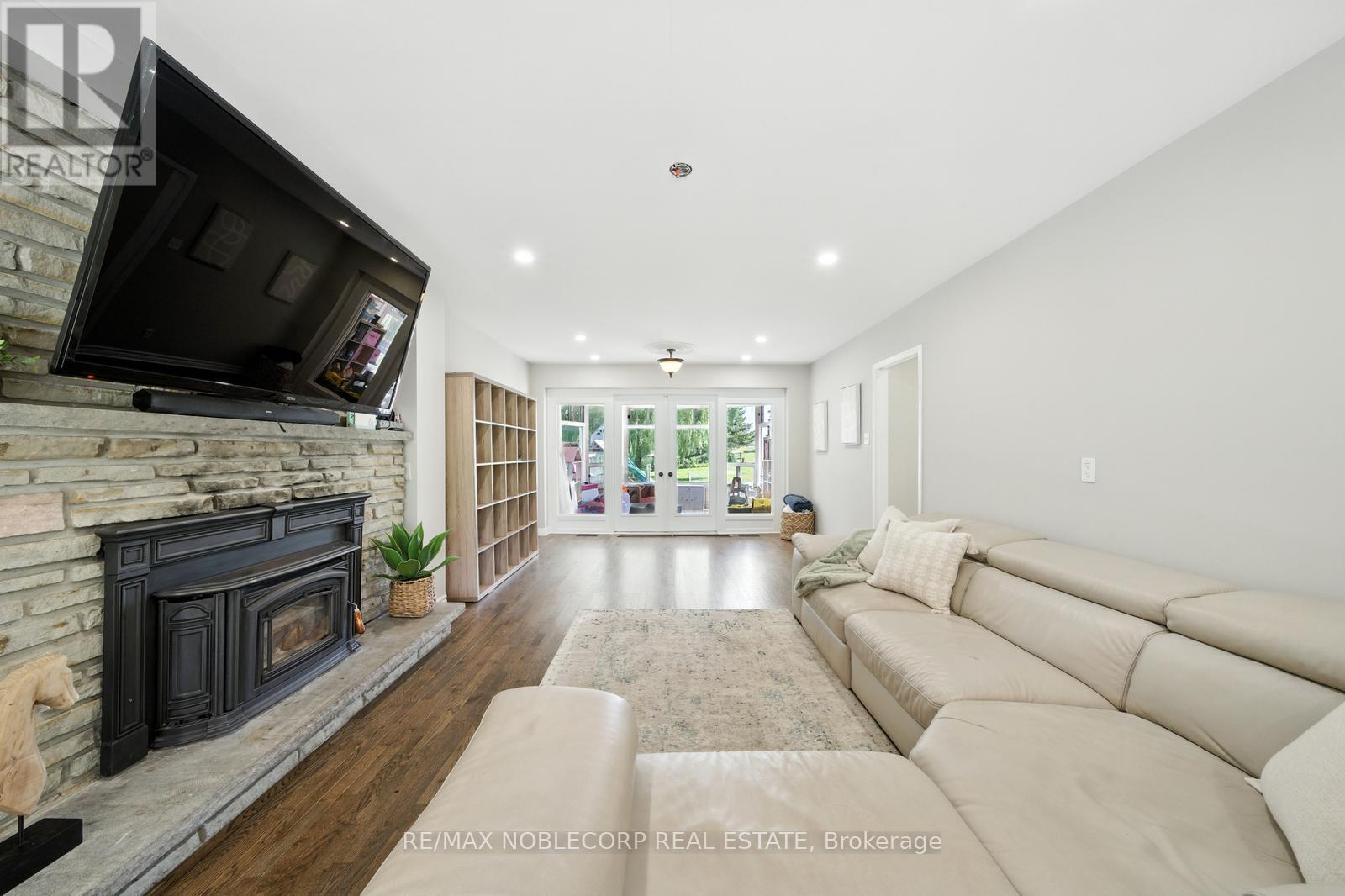 2037 15TH SIDE ROAD - 13