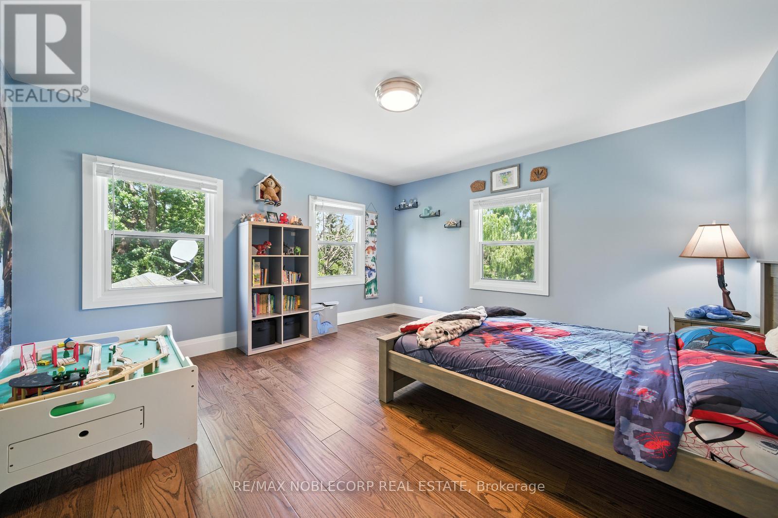 2037 15TH SIDE ROAD - 32