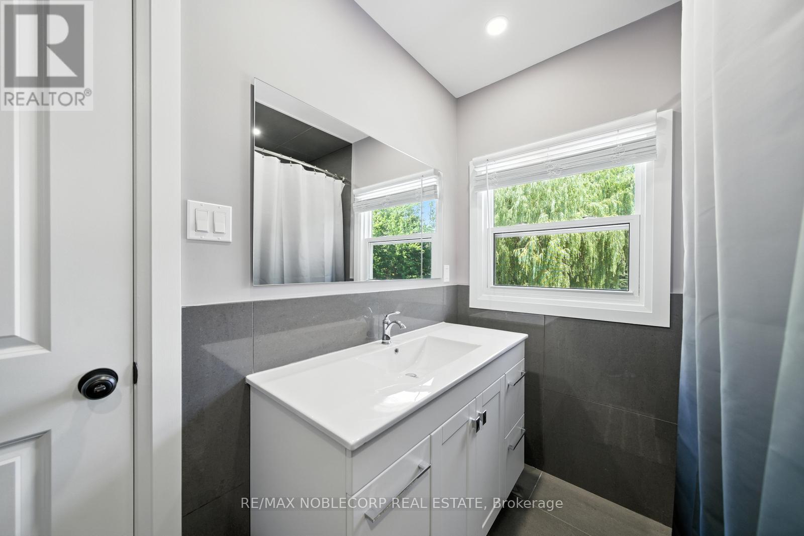 2037 15TH SIDE ROAD - 36