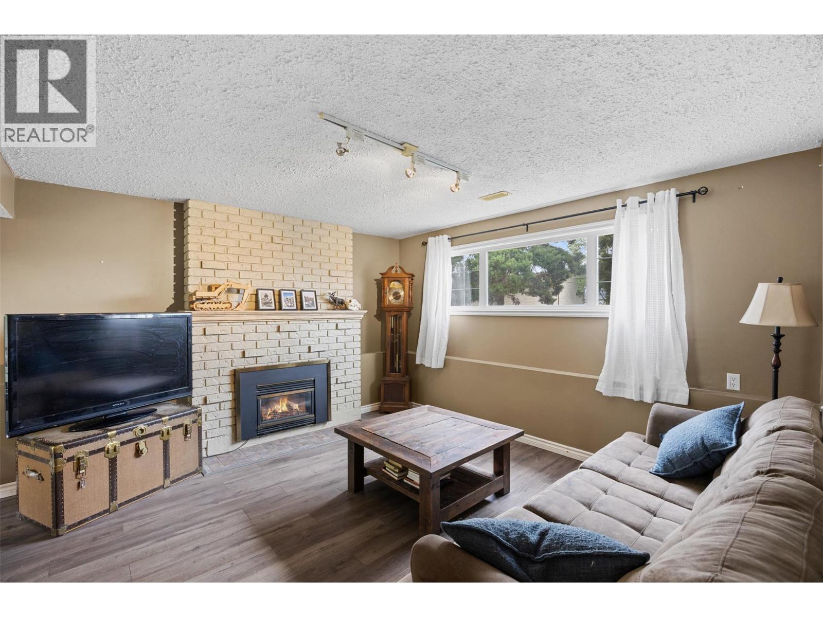 1282 HIGHRIDGE Drive - 28