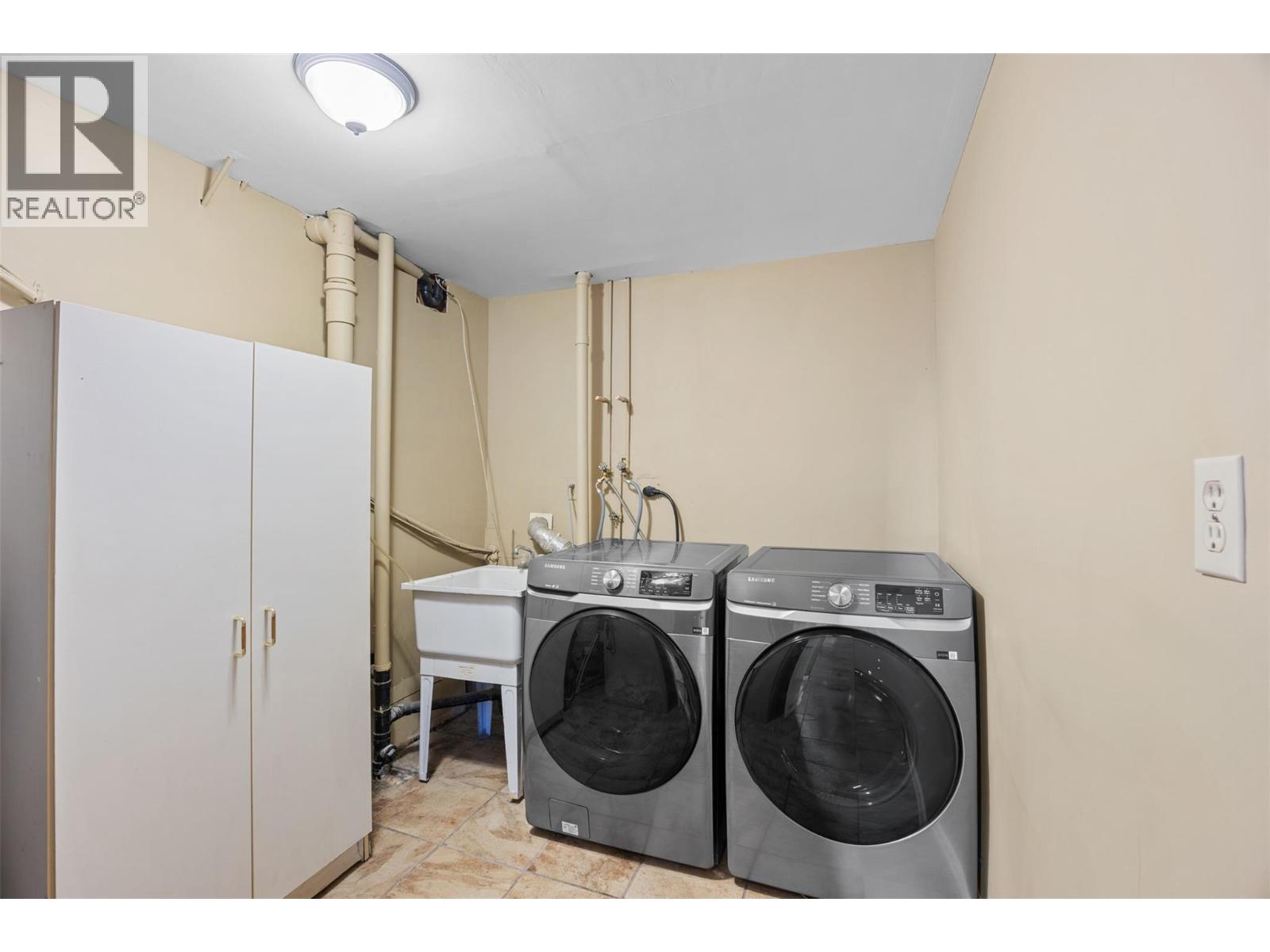 1282 HIGHRIDGE Drive - 35