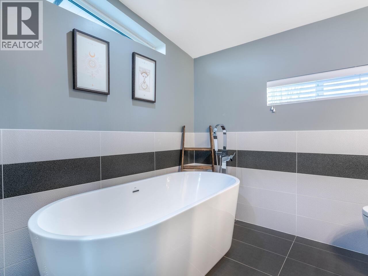 5 Bed, 6 Bath House for Sale in Vancouver – 1805 E 37TH AVENUE, Vancouver – MLS# R3128740 - Image 15
