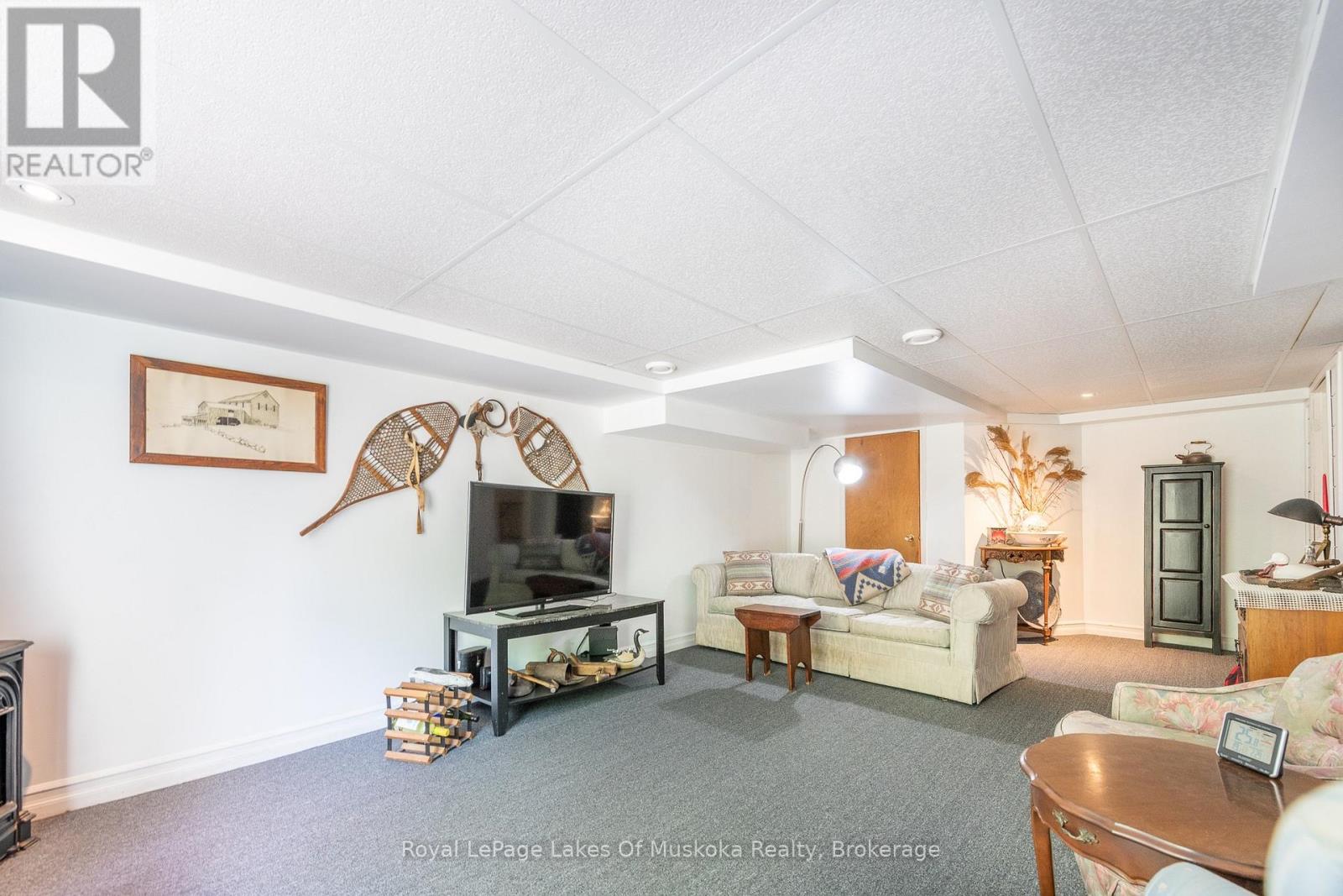 256 WOODLAND DRIVE - 28