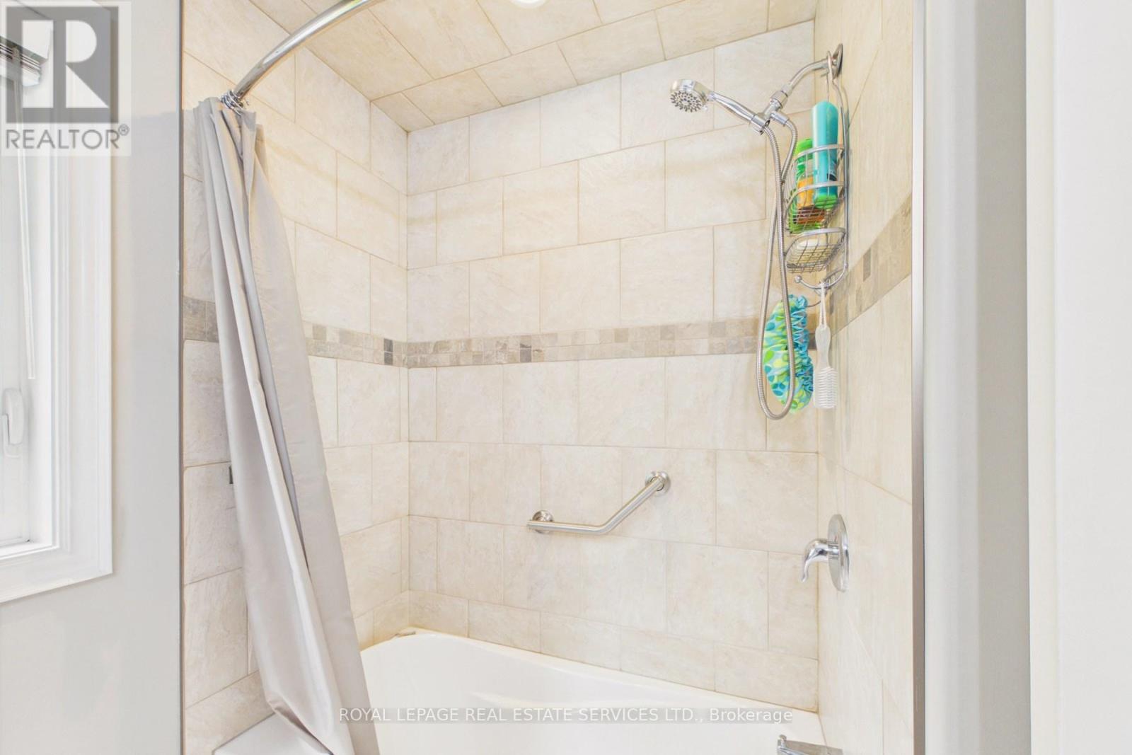 1045 TOWER CRESCENT - 23