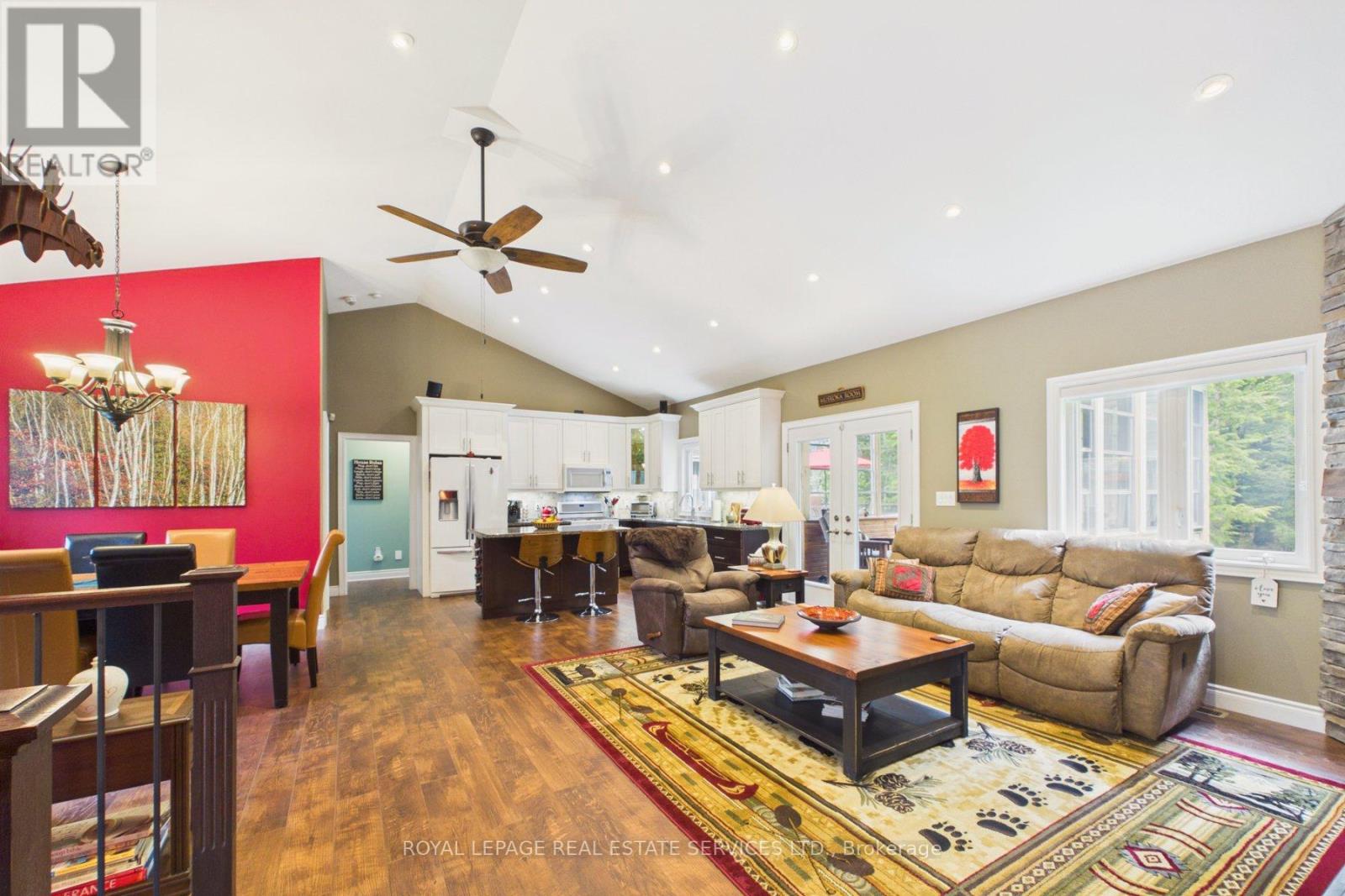 1045 TOWER CRESCENT - 4