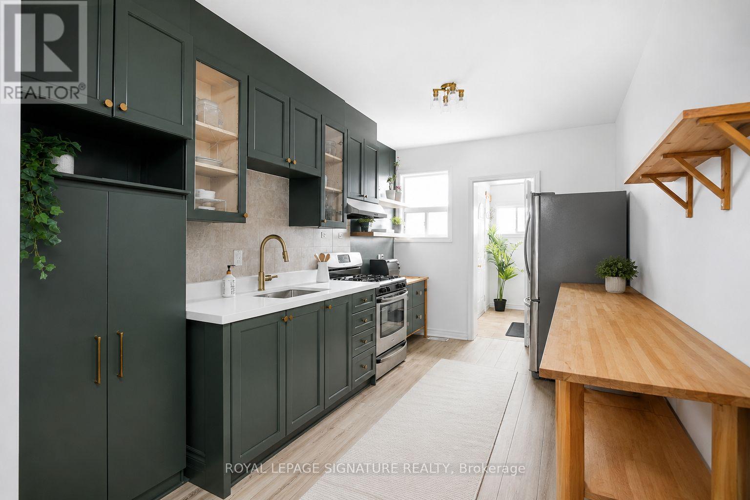 13 AUBURN AVENUE - 6