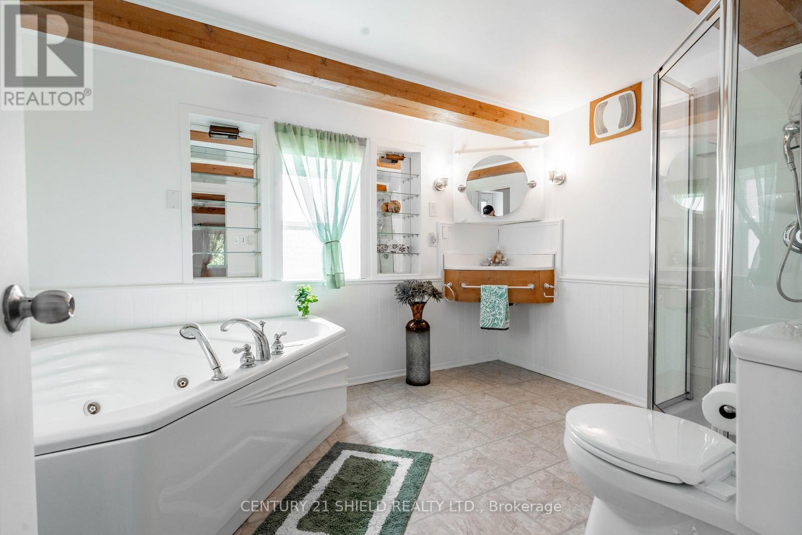 18582 DUNDAS STREET S - 10