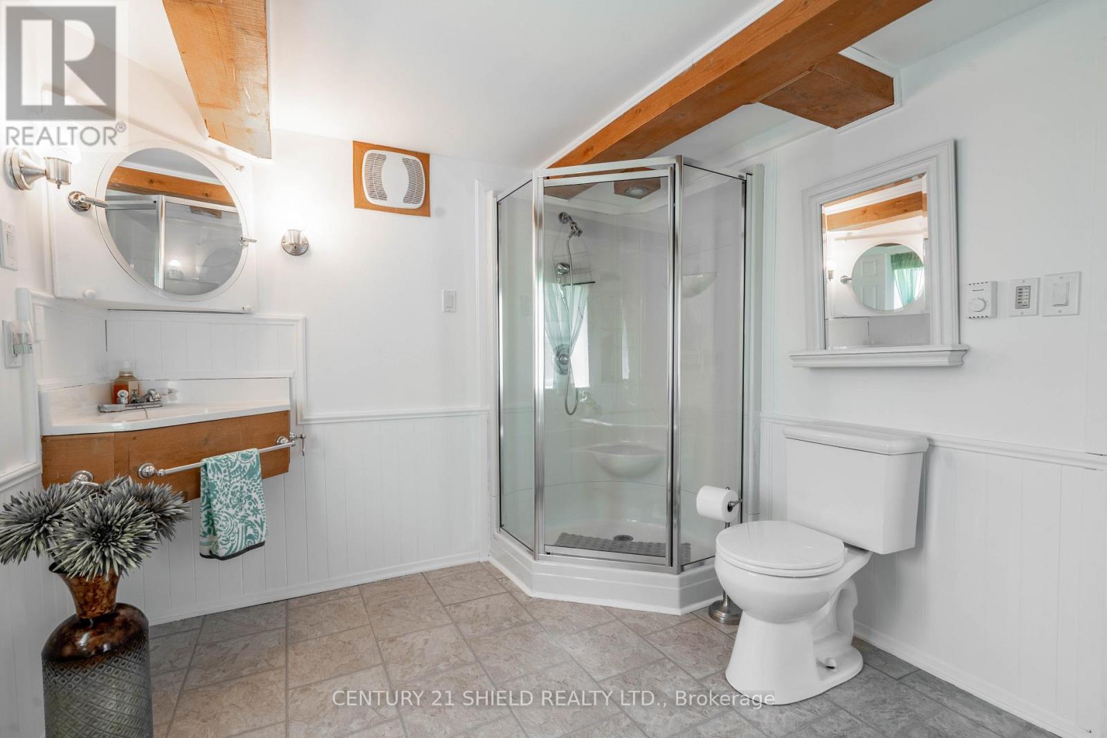 18582 DUNDAS STREET S - 11