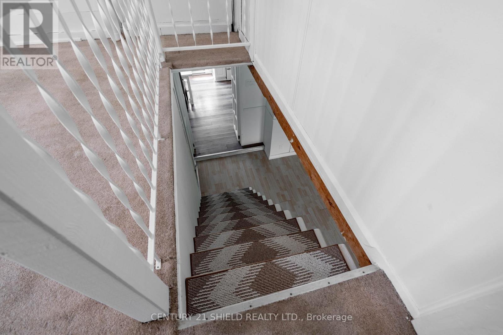 18582 DUNDAS STREET S - 13