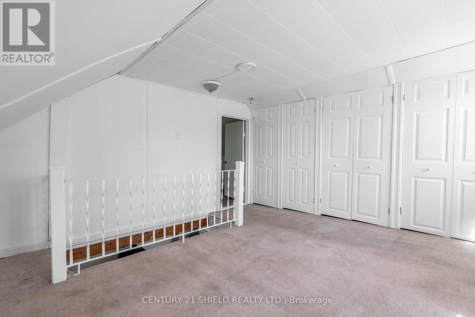 18582 DUNDAS STREET S - 14