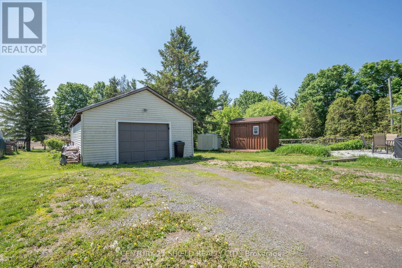 18582 DUNDAS STREET S - Image 3