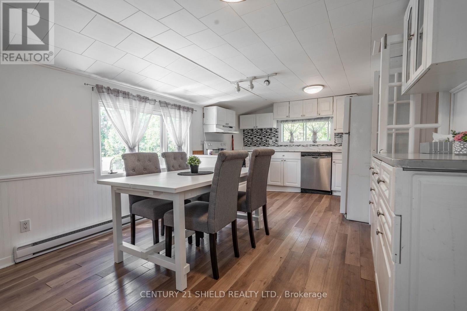18582 DUNDAS STREET S - 5