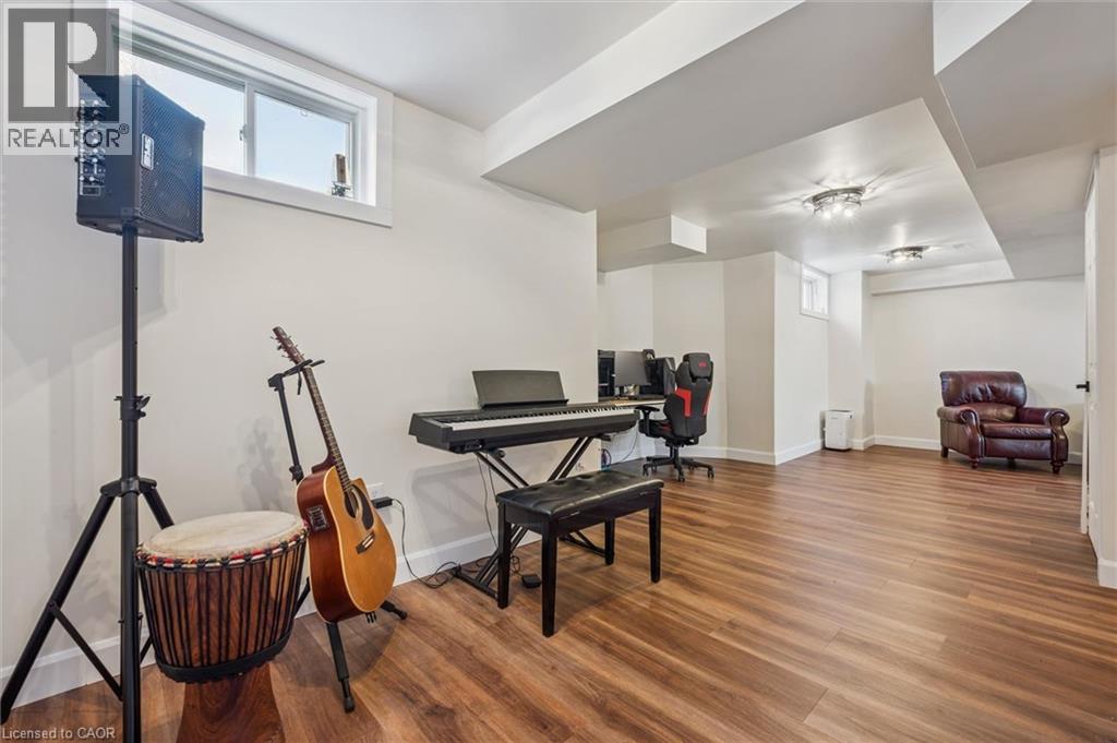 304 DANIEL Crescent - 38