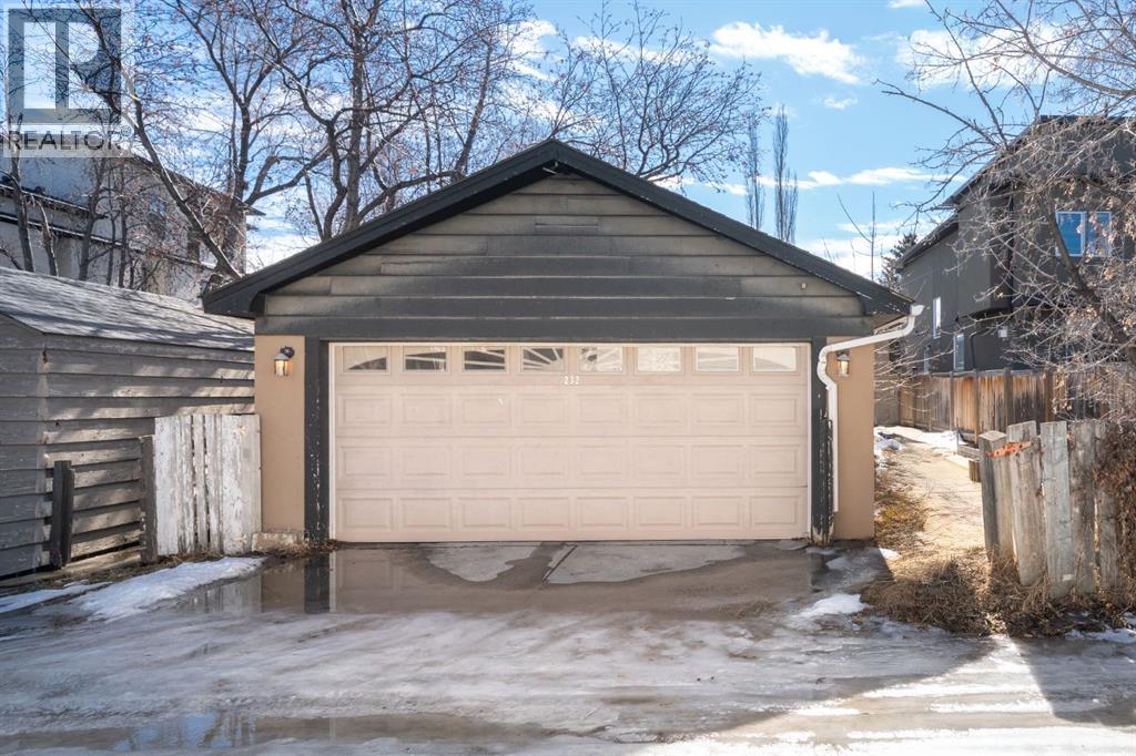 232 21 Avenue NE - 27