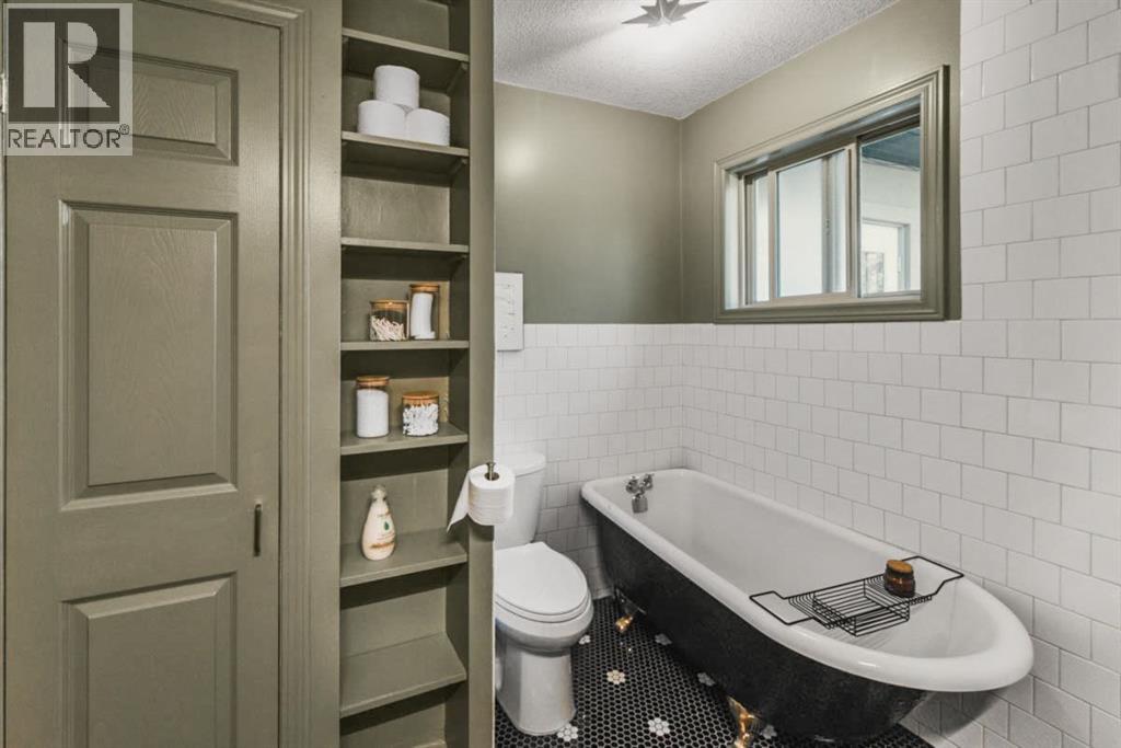 232 21 Avenue NE - 13