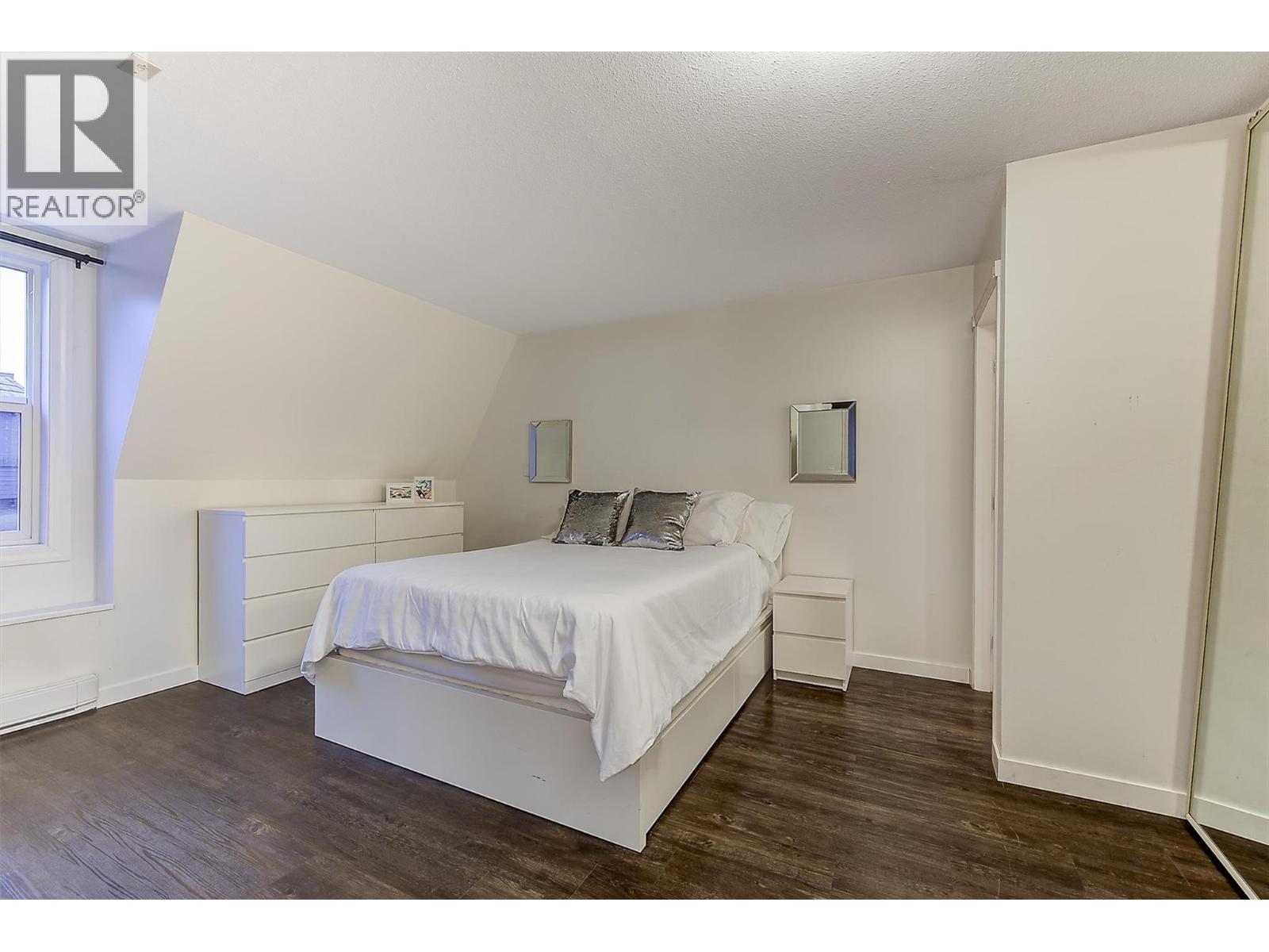 #304 575 Sutherland Avenue - 21