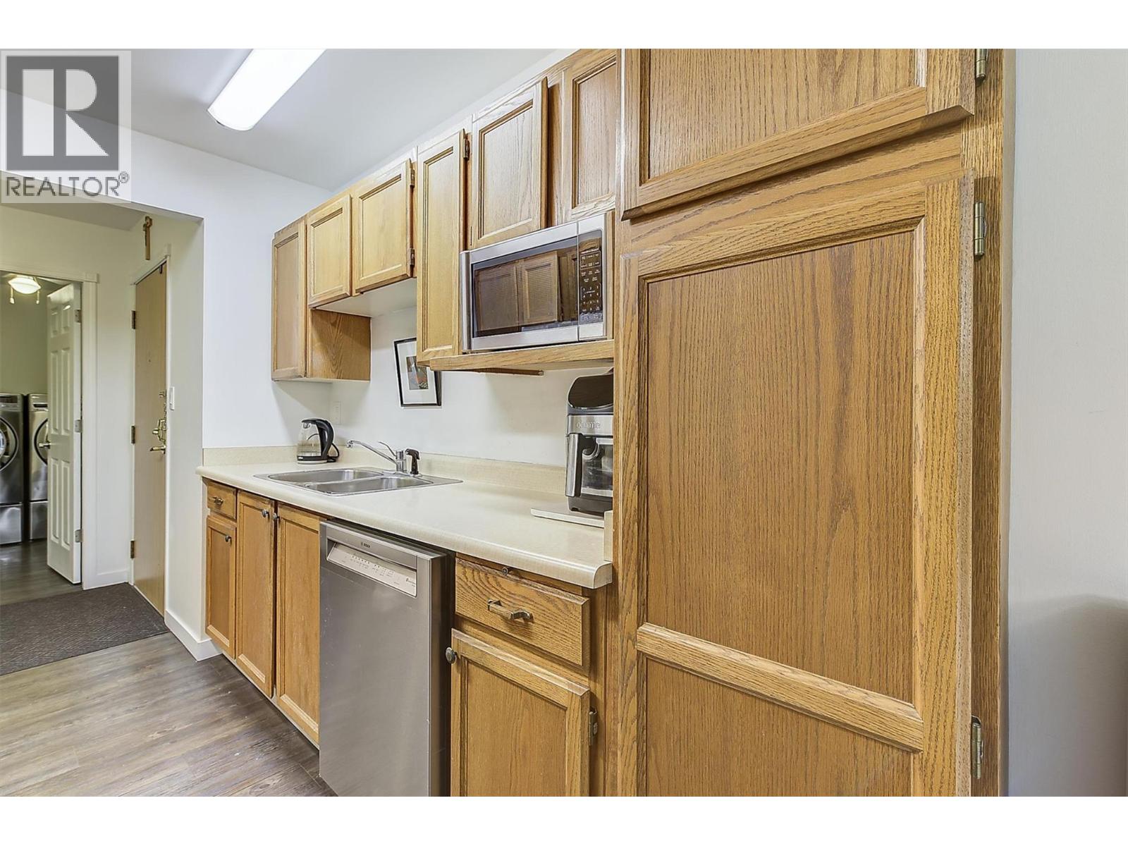 #304 575 Sutherland Avenue - 8