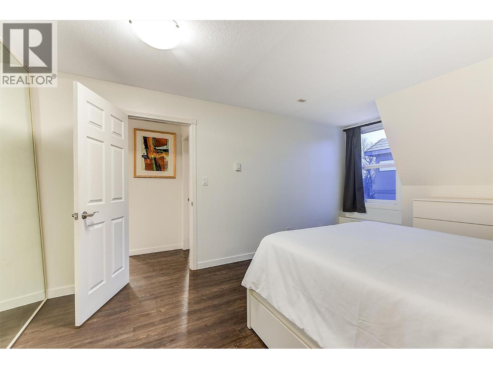 #304 575 Sutherland Avenue - 20
