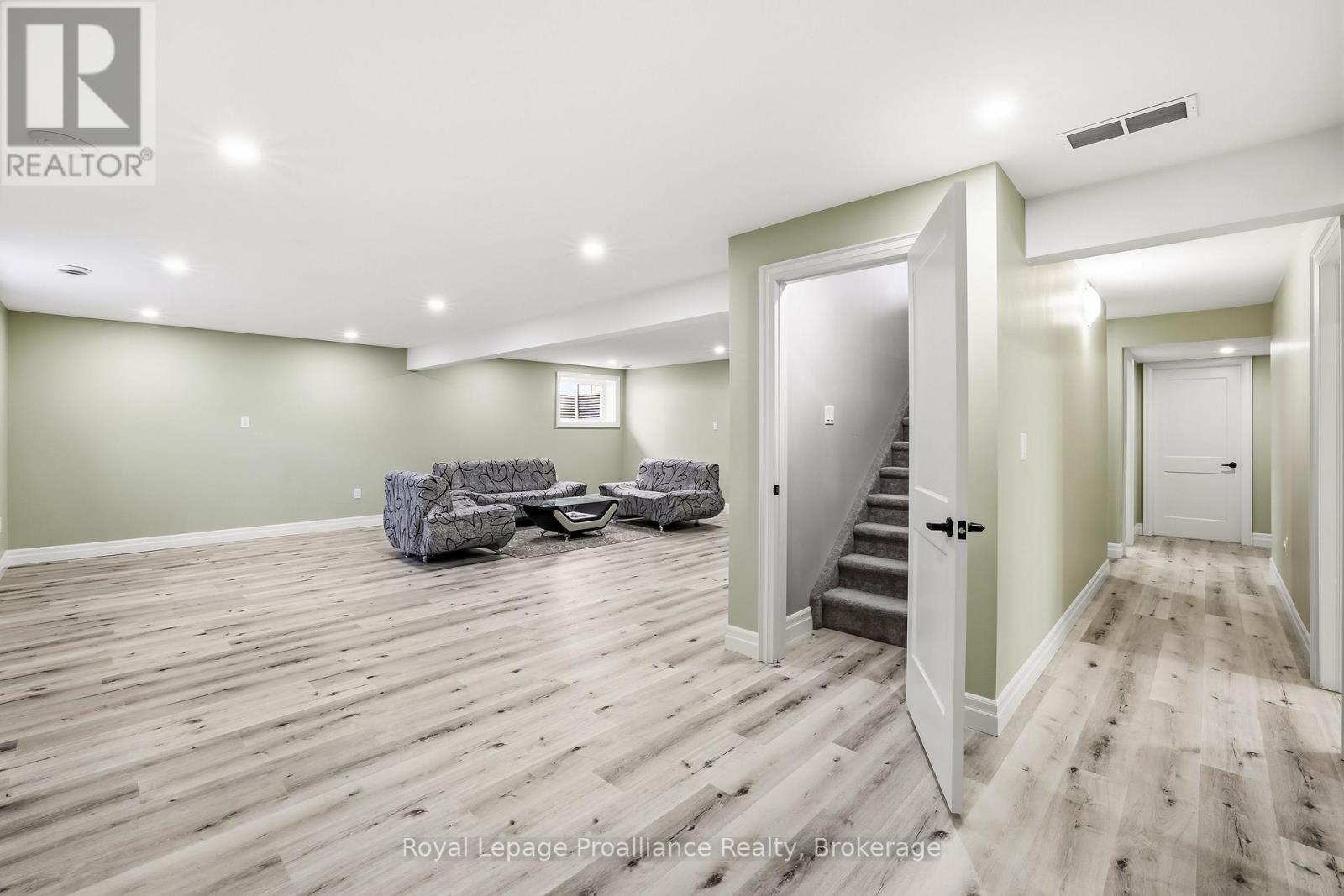 29 SABRINA AVENUE - 26