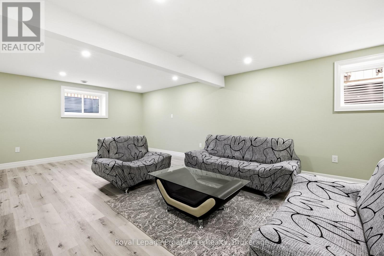 29 SABRINA AVENUE - 27