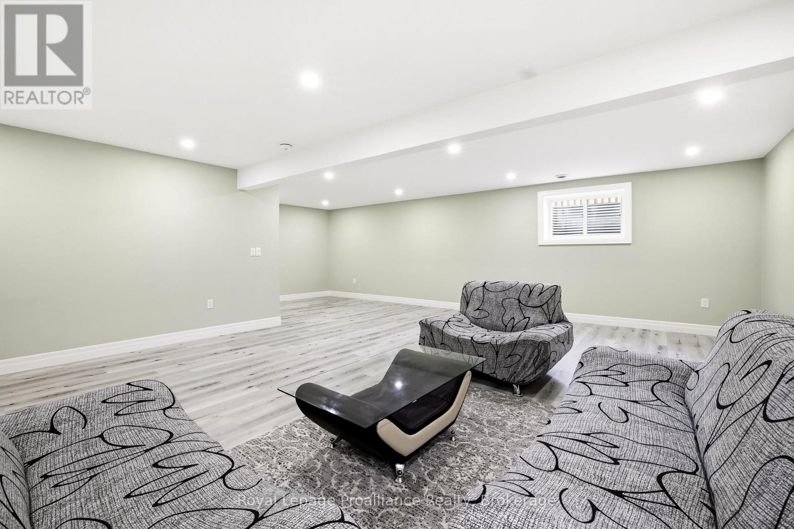 29 SABRINA AVENUE - 28