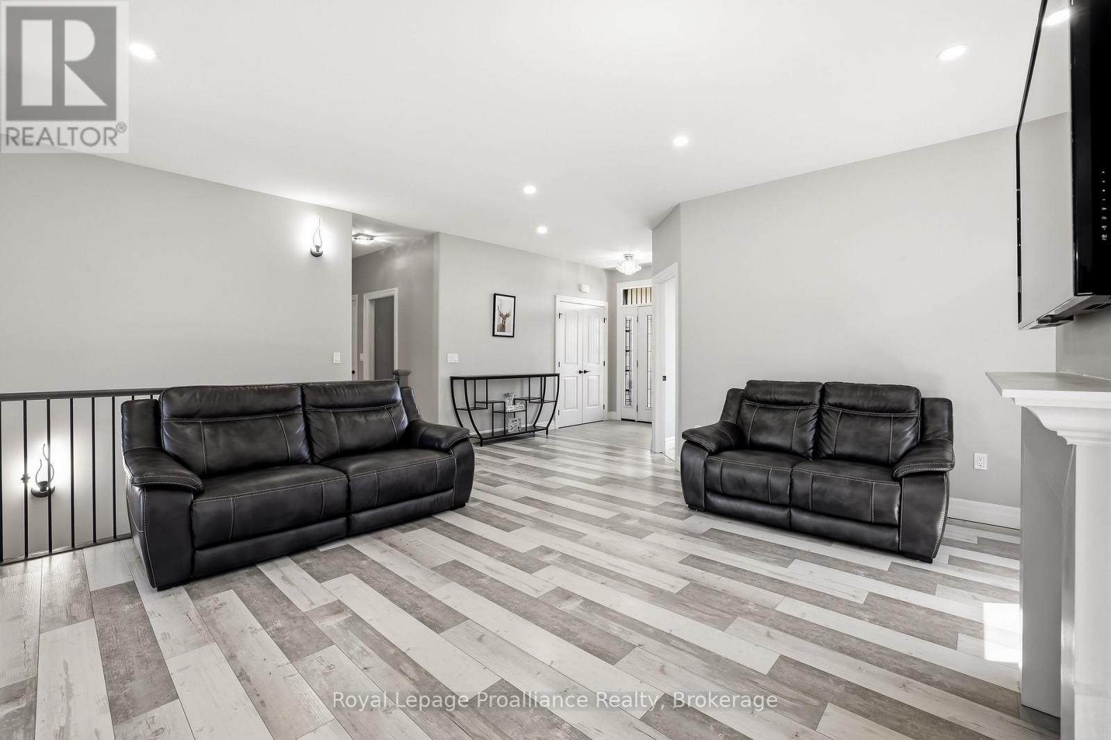 29 SABRINA AVENUE - 8