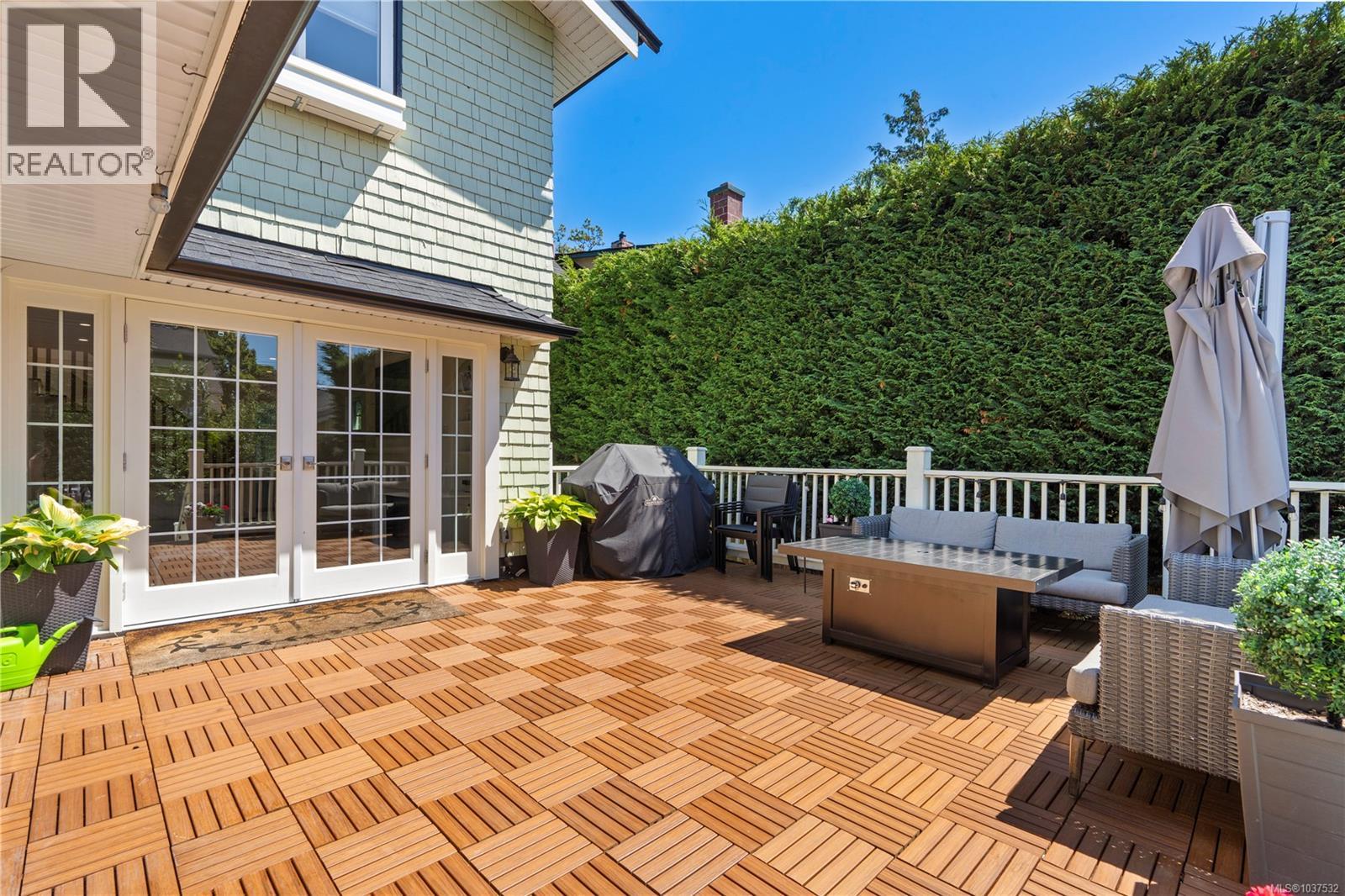 1074 Oliver St - 26