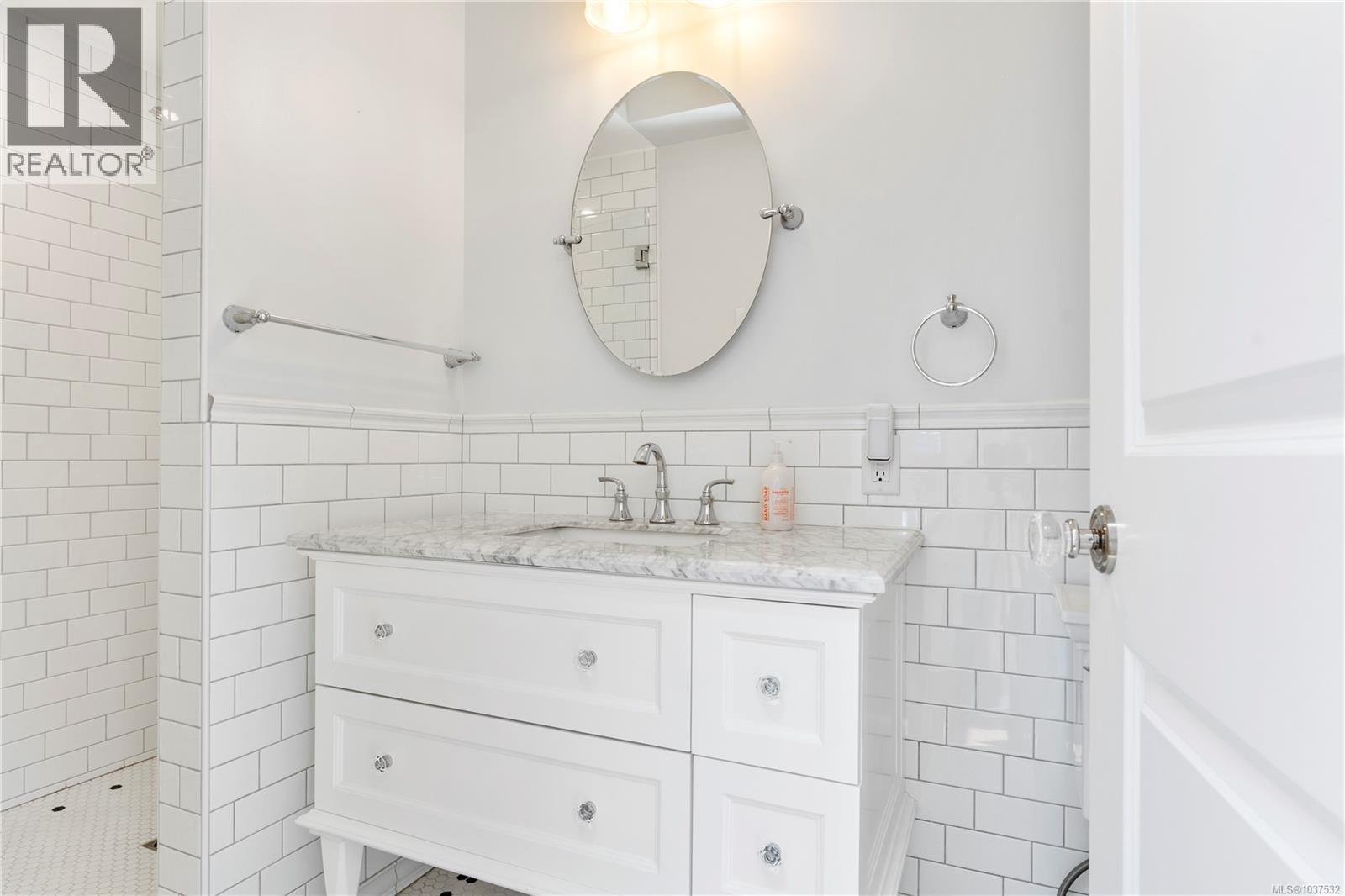 1074 Oliver St - 42